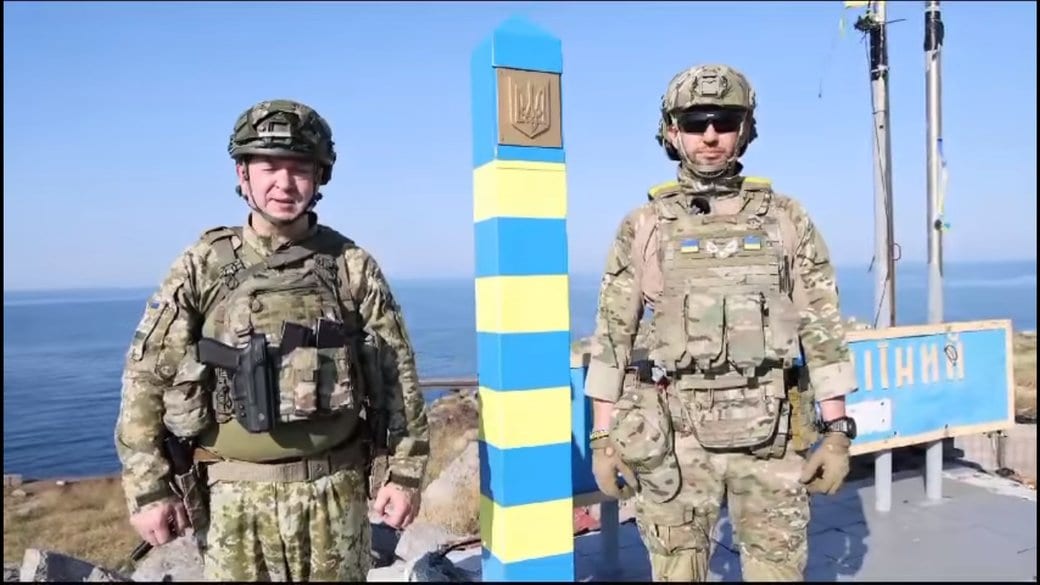 На острові Зміїний встановили прикордонний знак