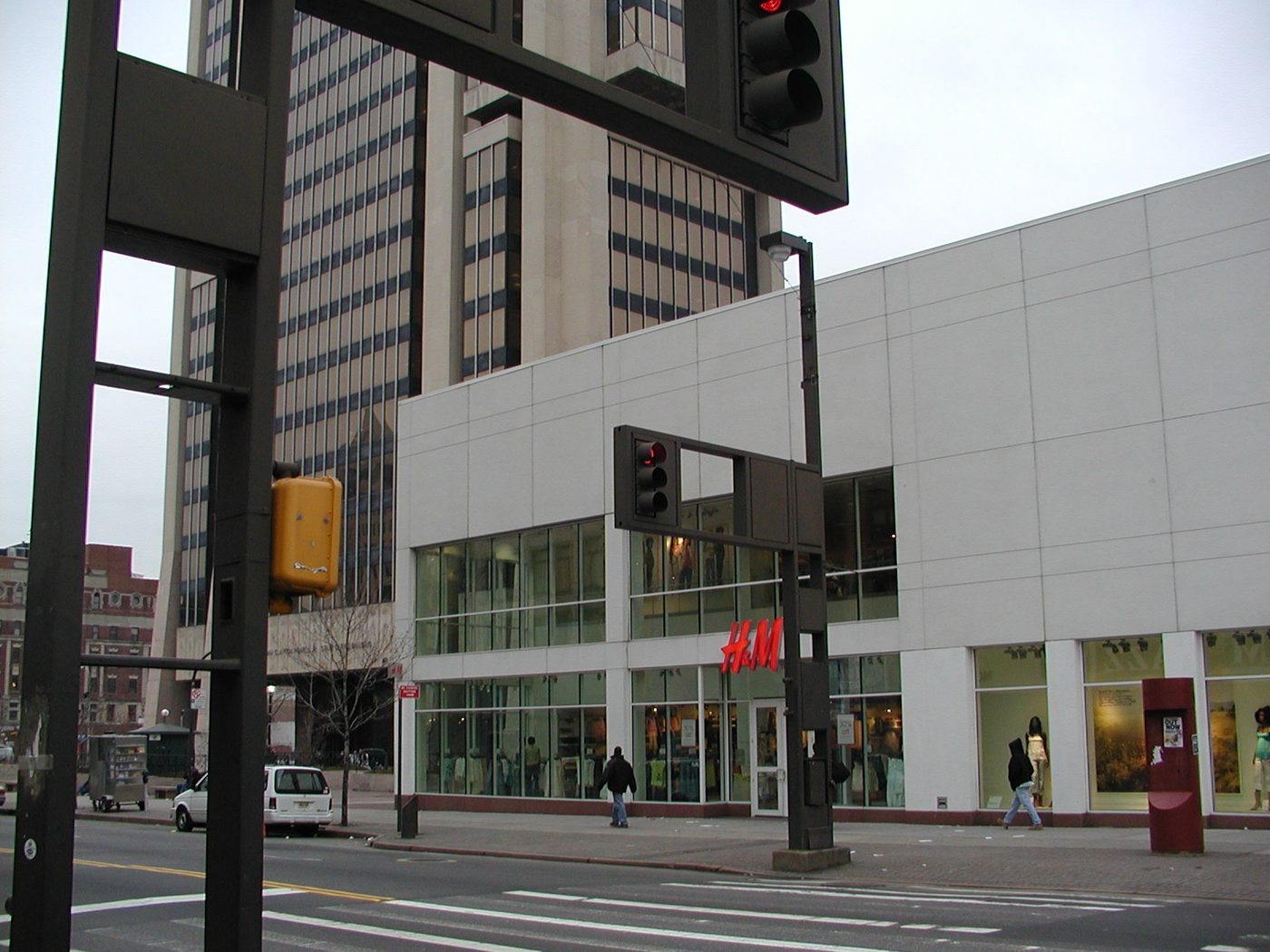 H&M восени відновлює роботу в Україні