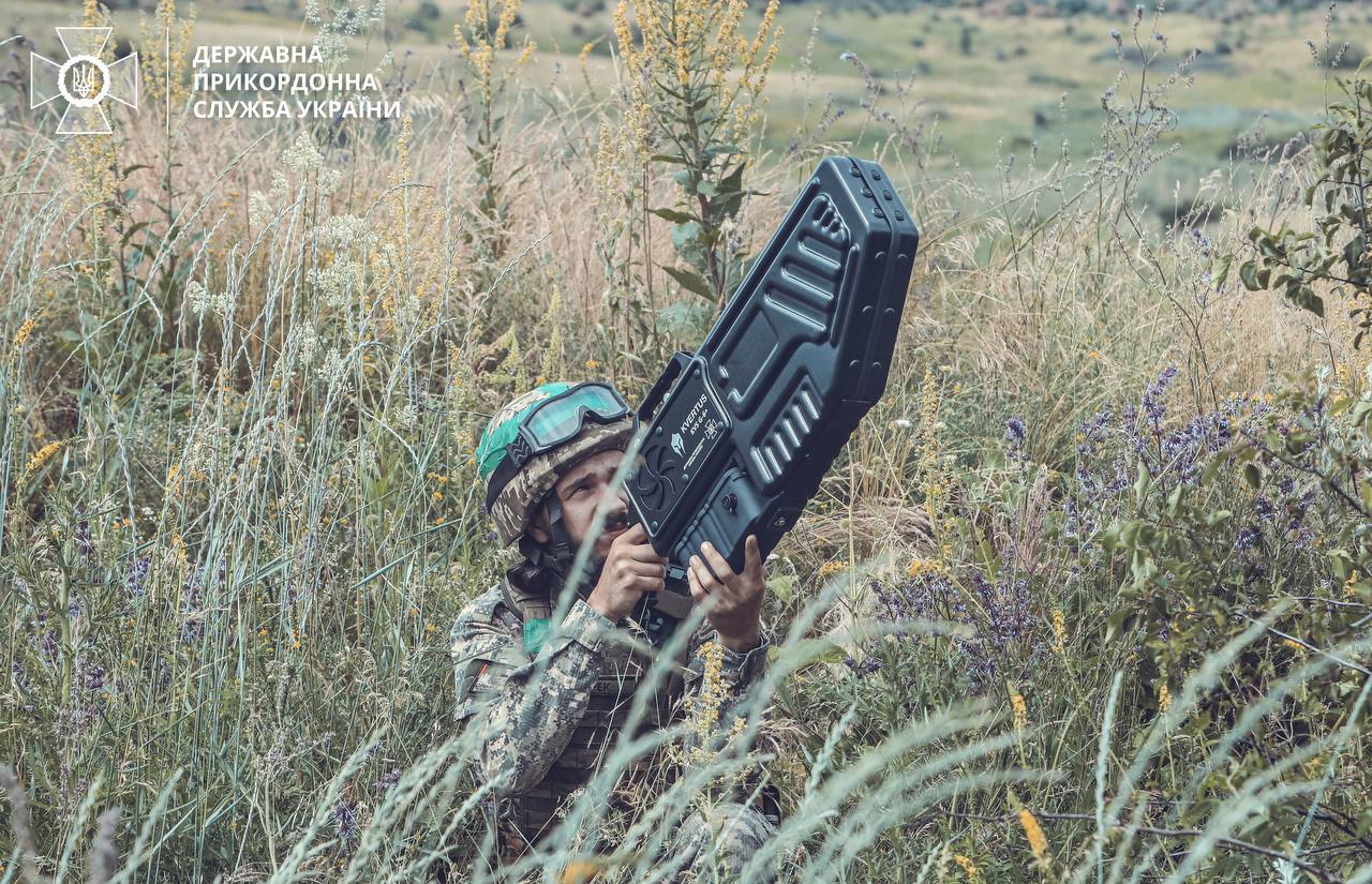 Українські прикордонники знищили ворожий дрон на Донеччині