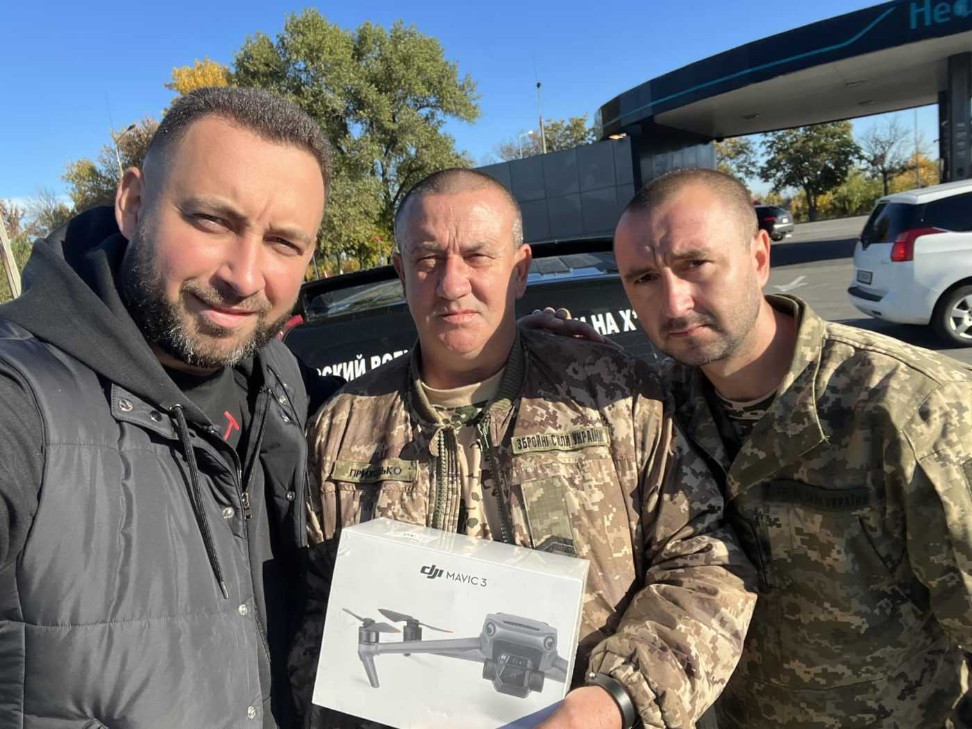 Власник скляного виробництва переобладнав цех та підтримує «холодноярівців» на війні (ВІДЕО)