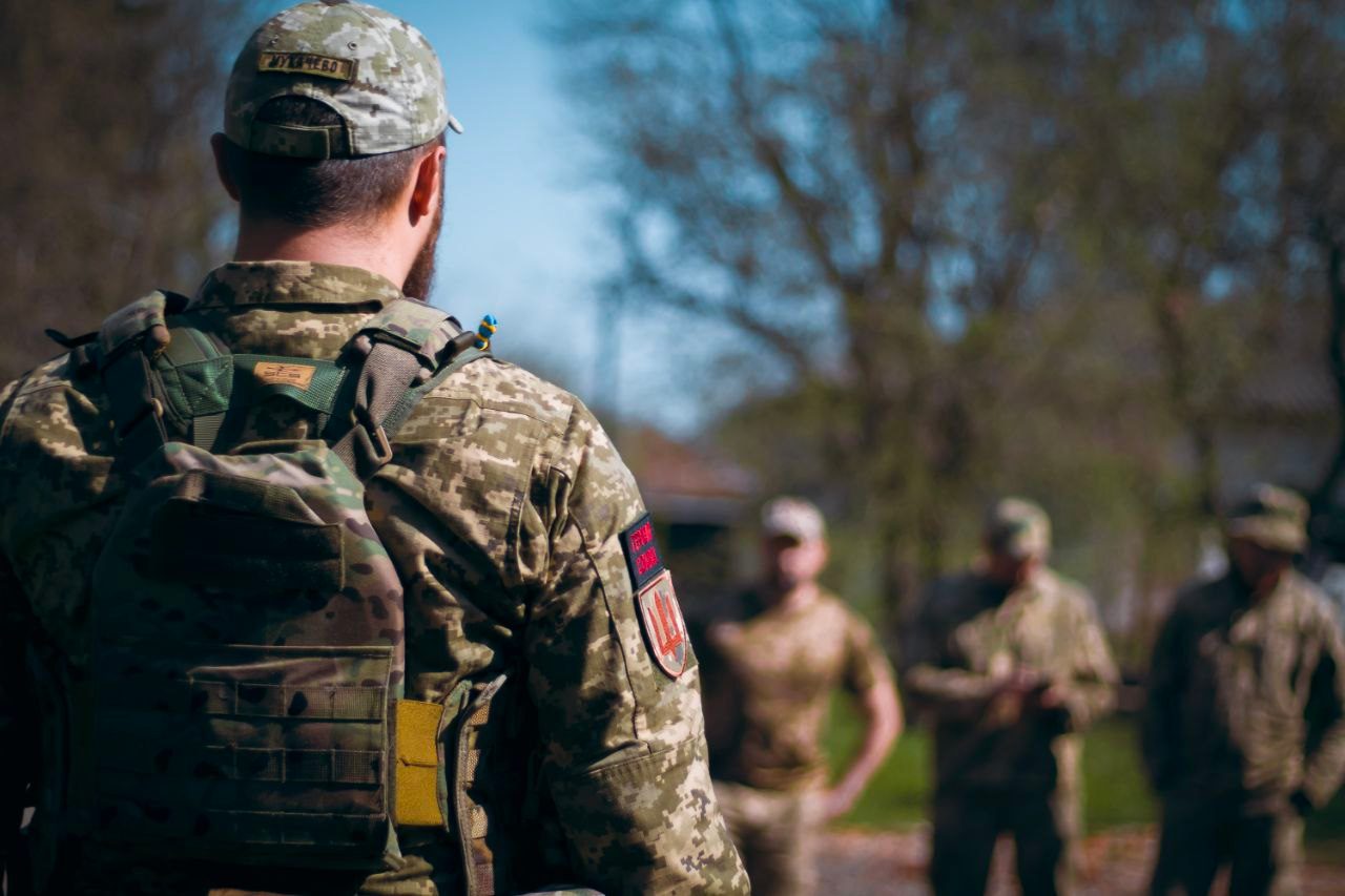 Бійці ТрО за допомогою дрона знищили російський комплекс спостереження «Муром-П» (ВІДЕО)