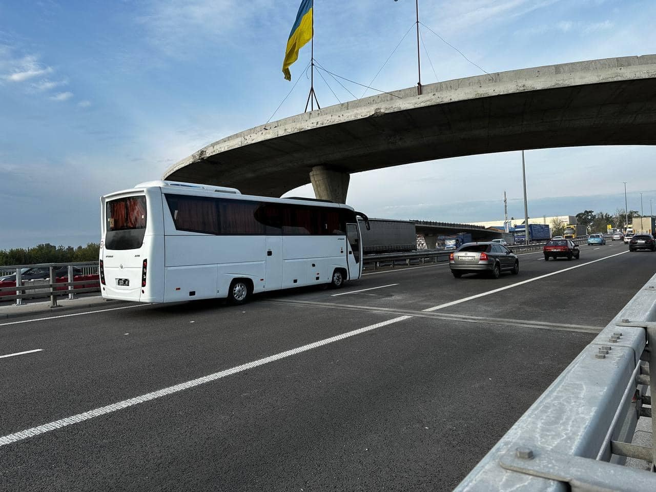 На Київщині відкрили для проїзду міст через річку Ірпінь (ФОТО)