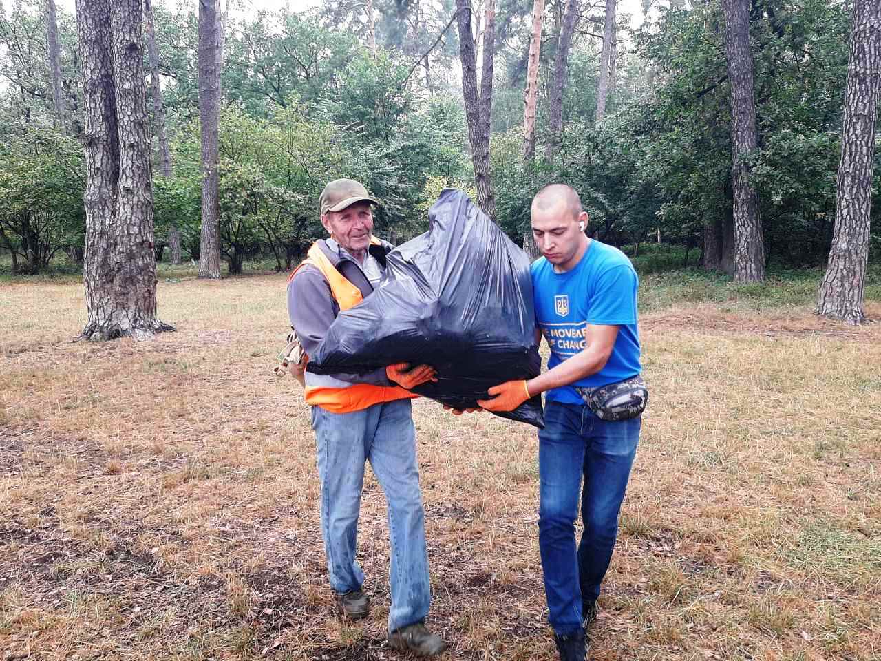 У Києві відбулись десятки толок з нагоди Всесвітнього дня прибирання