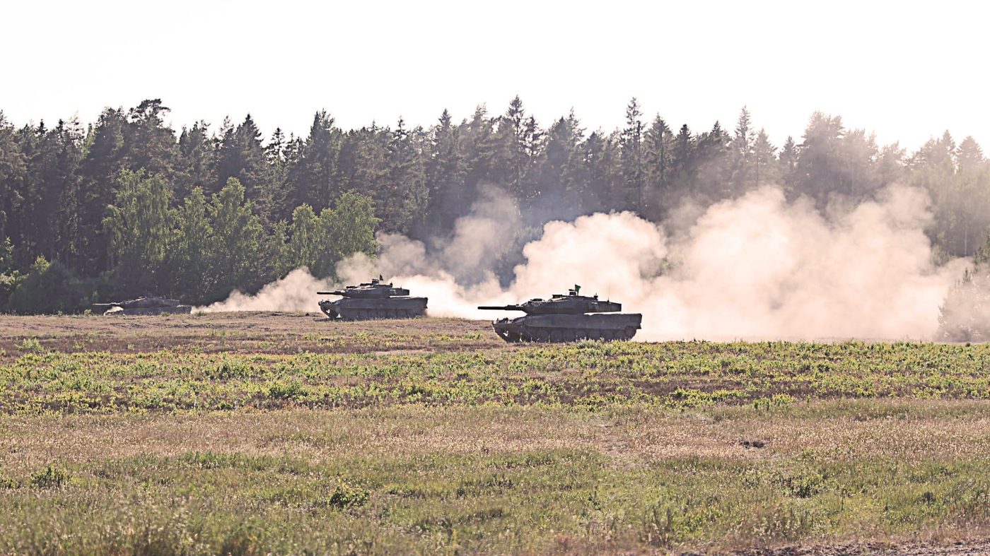 Україна отримала 10 танків Stridsvagn 122 від Швеції