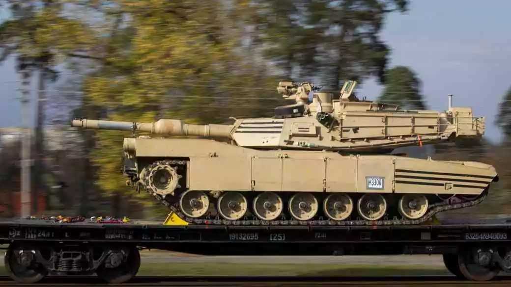 В Україну прибули перші танки Abrams