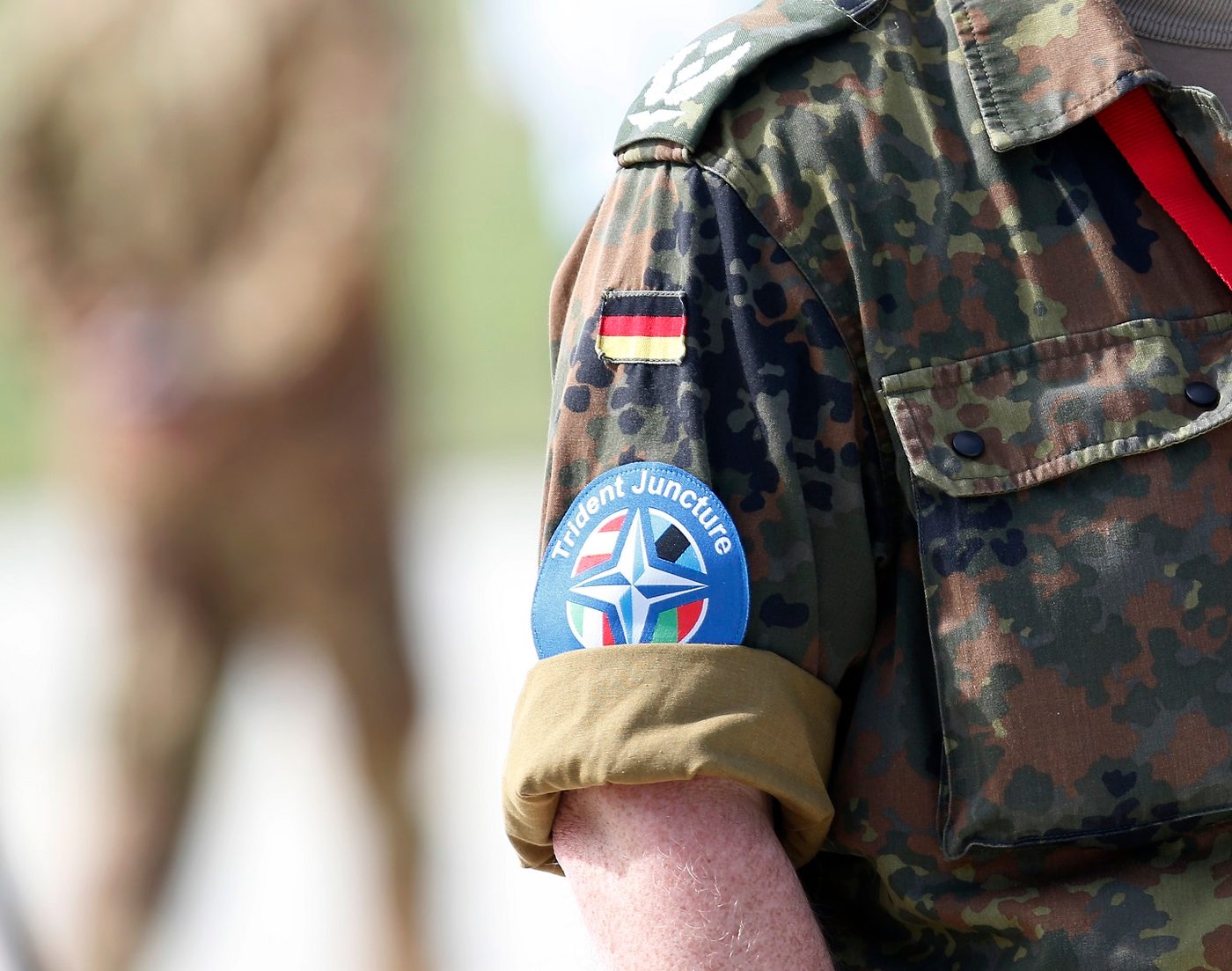 Німеччина відправила Україні термінали супутникового зв’язку та військові вантажівки
