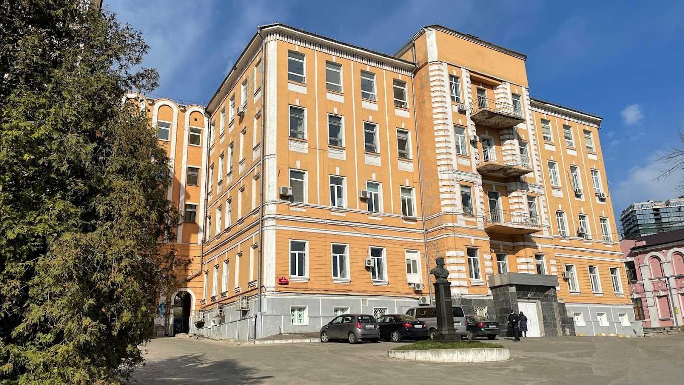 Кияни у петиції закликають перейменувати Олександрівську лікарню, названу на честь російського імператора