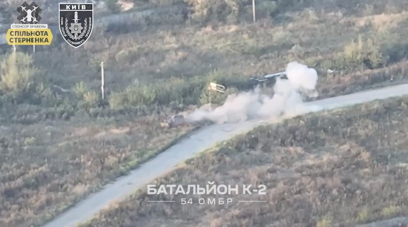 Воїни 54 ОМБр знищили автомобіль окупантів (ВІДЕО)