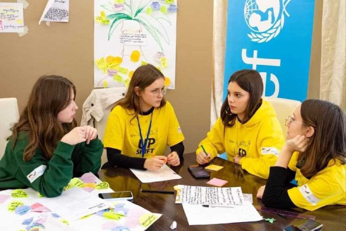 В Ірпені учениці виграли грант і створюють авторську артмайстерню