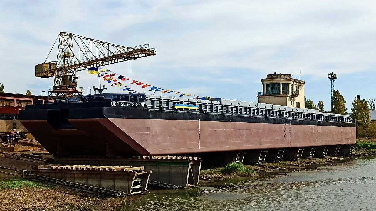 Українське Дунайське пароплавство спустило на воду першу першу баржу типу SLG