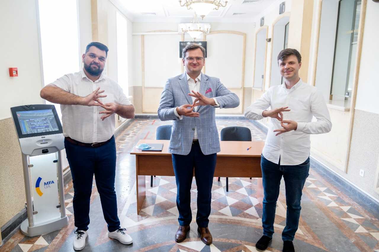 МЗС запровадило інклюзивну ініціативу для нечуючих українців у Європі