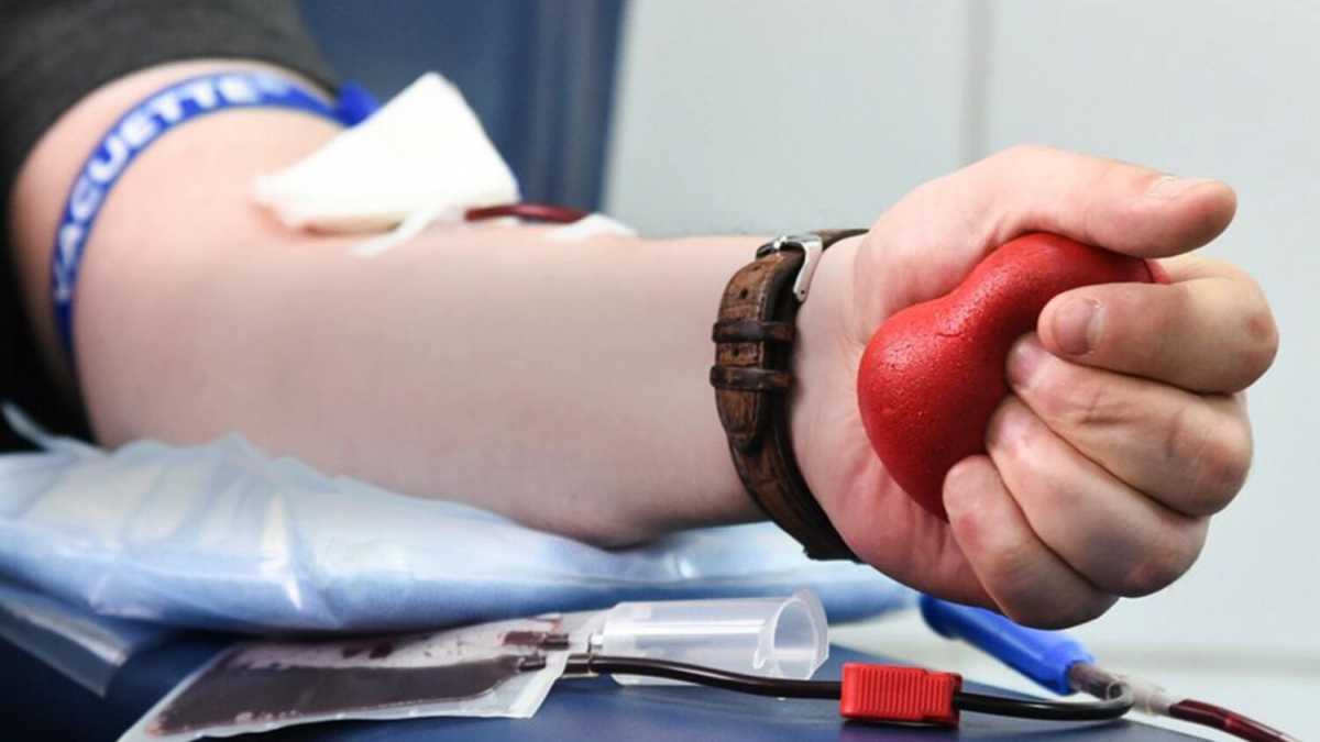 МОЗ розширило перелік фахівців, які можуть робити переливання крові від донора
