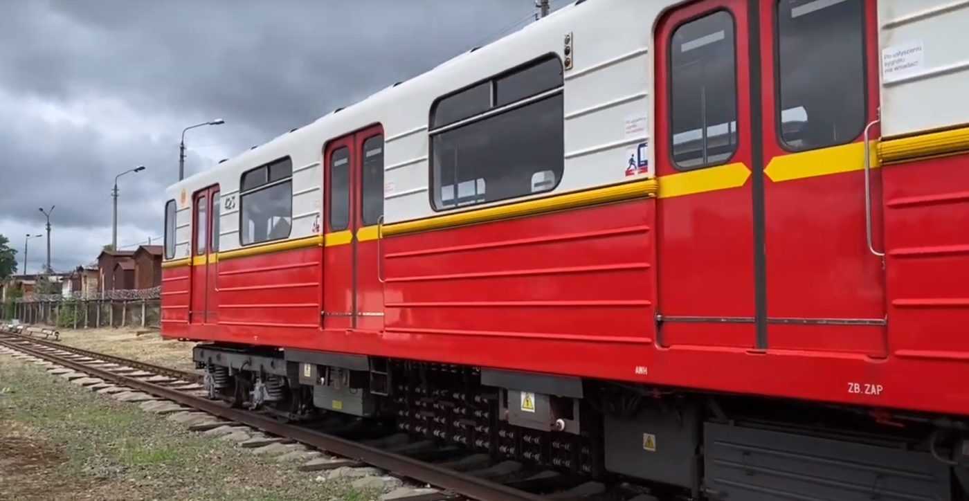 Київський метрополітен отримав 12 вагонів з Варшави (ВІДЕО)