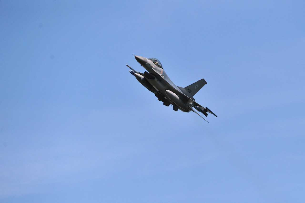 У США стартувала підготовка українських пілотів на F-16 — Пентагон