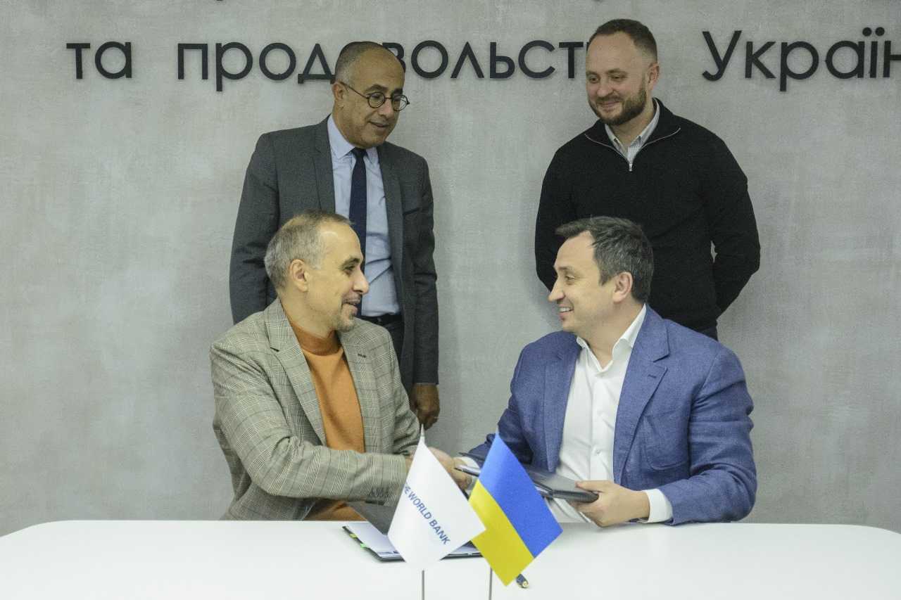 Світовий банк виділив для українських аграріїв $700 млн: хто зможе отримати