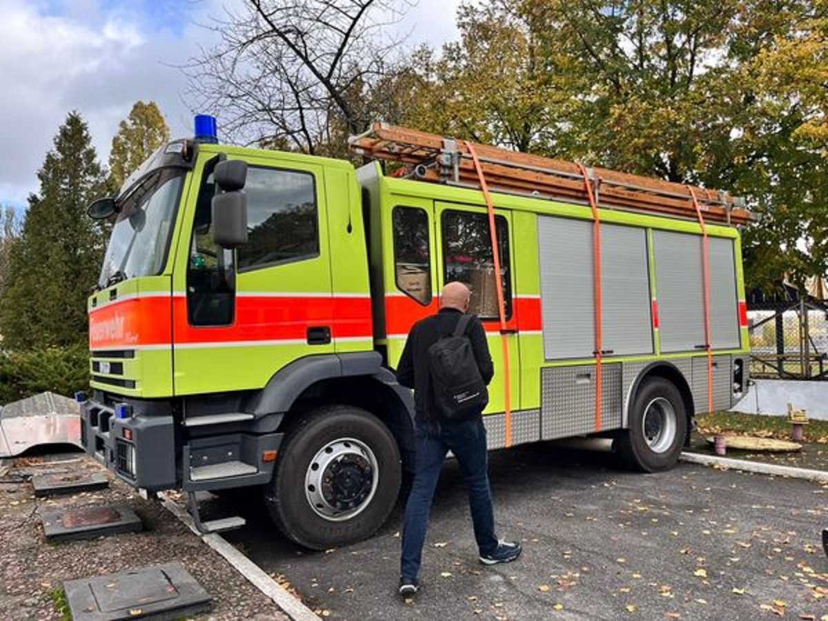 Швейцарія передає ДСНС України п’ять пожежних машин