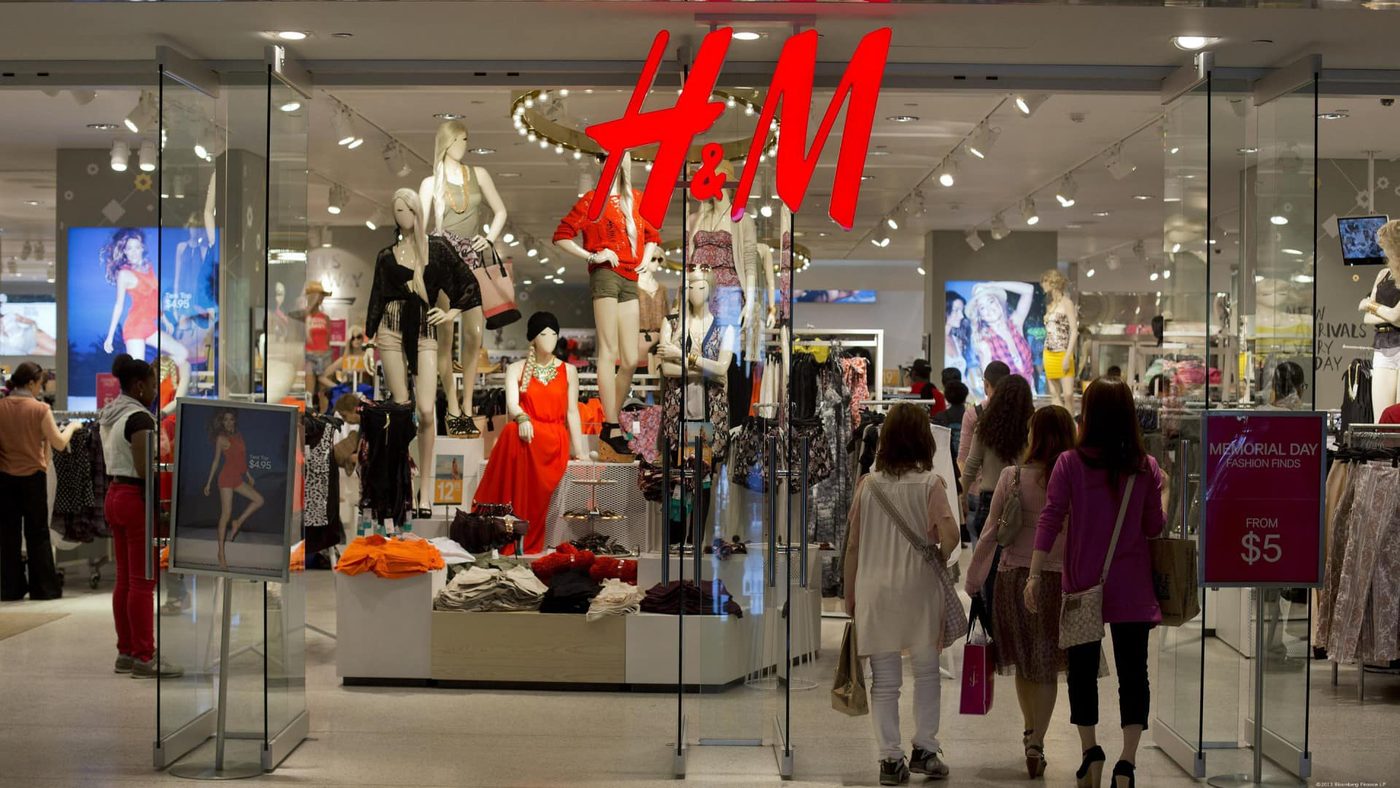 Перші два магазини H&M у Києві відновили роботу (ВІДЕО)