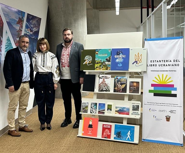 Українську книжкову поличку відкрили в Мексиці