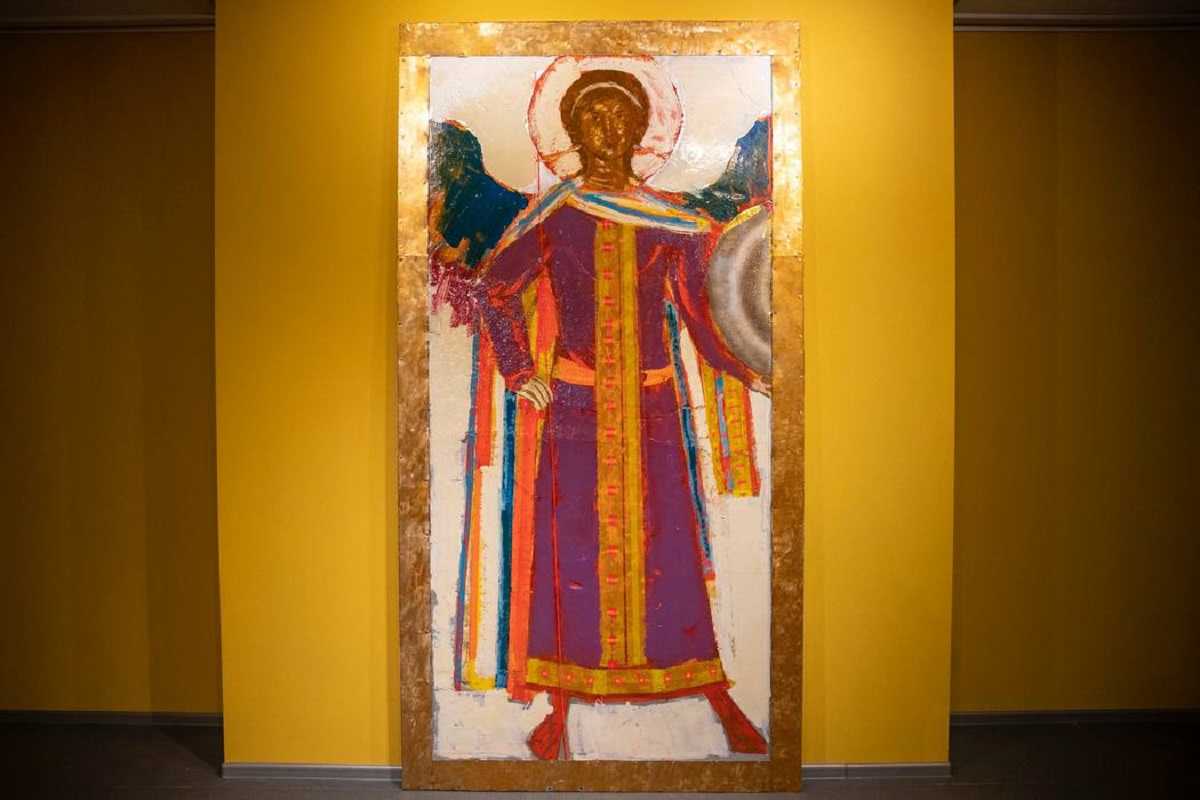 Художник Анатолій Криволап подарував Києву картину з Архистратигом Михаїлом