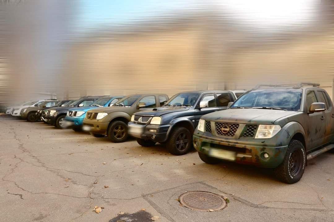 Вінниця передала зенітно-кулеметному батальйону 30 пікапів