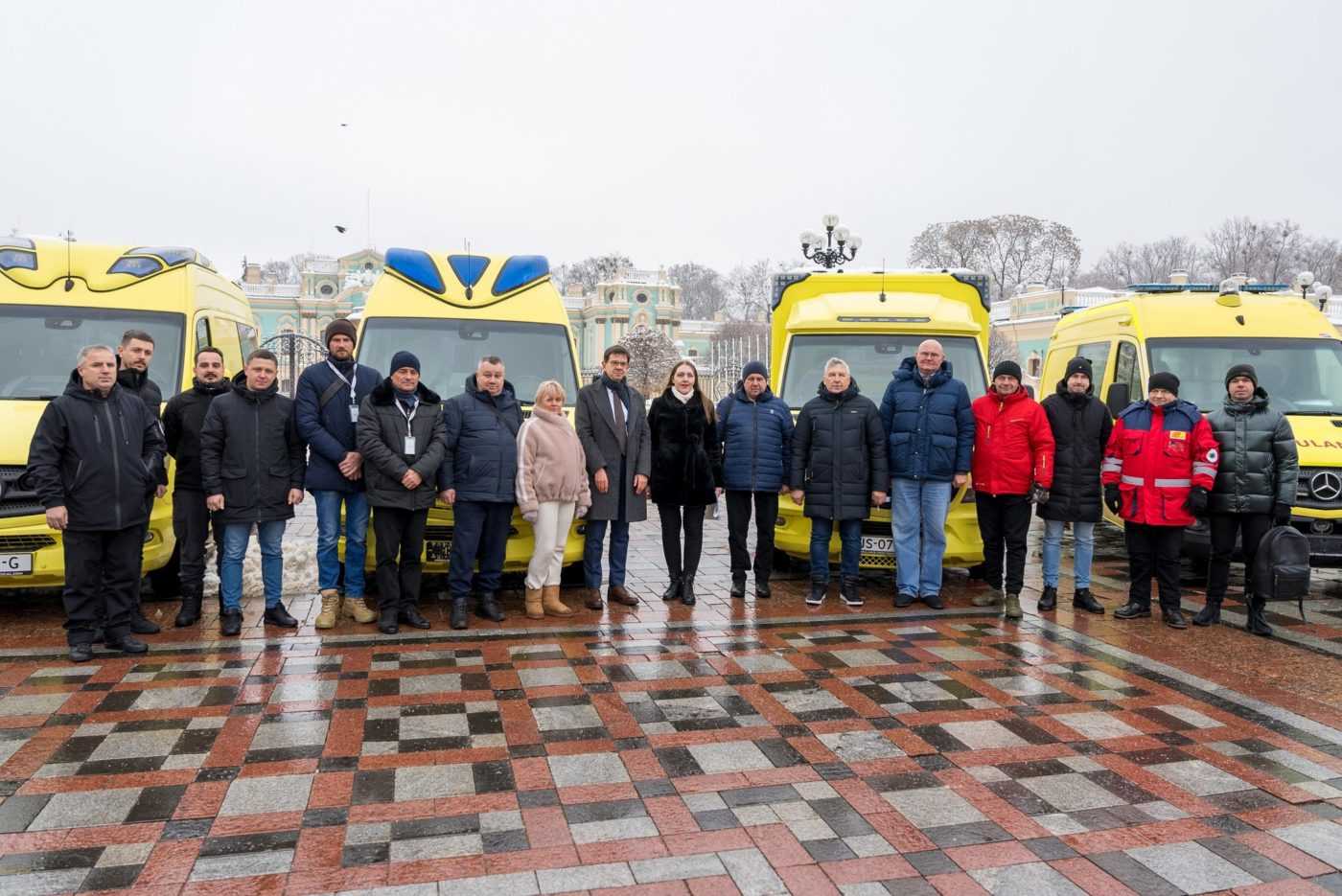 Швеція передала Україні партію реанімобілів