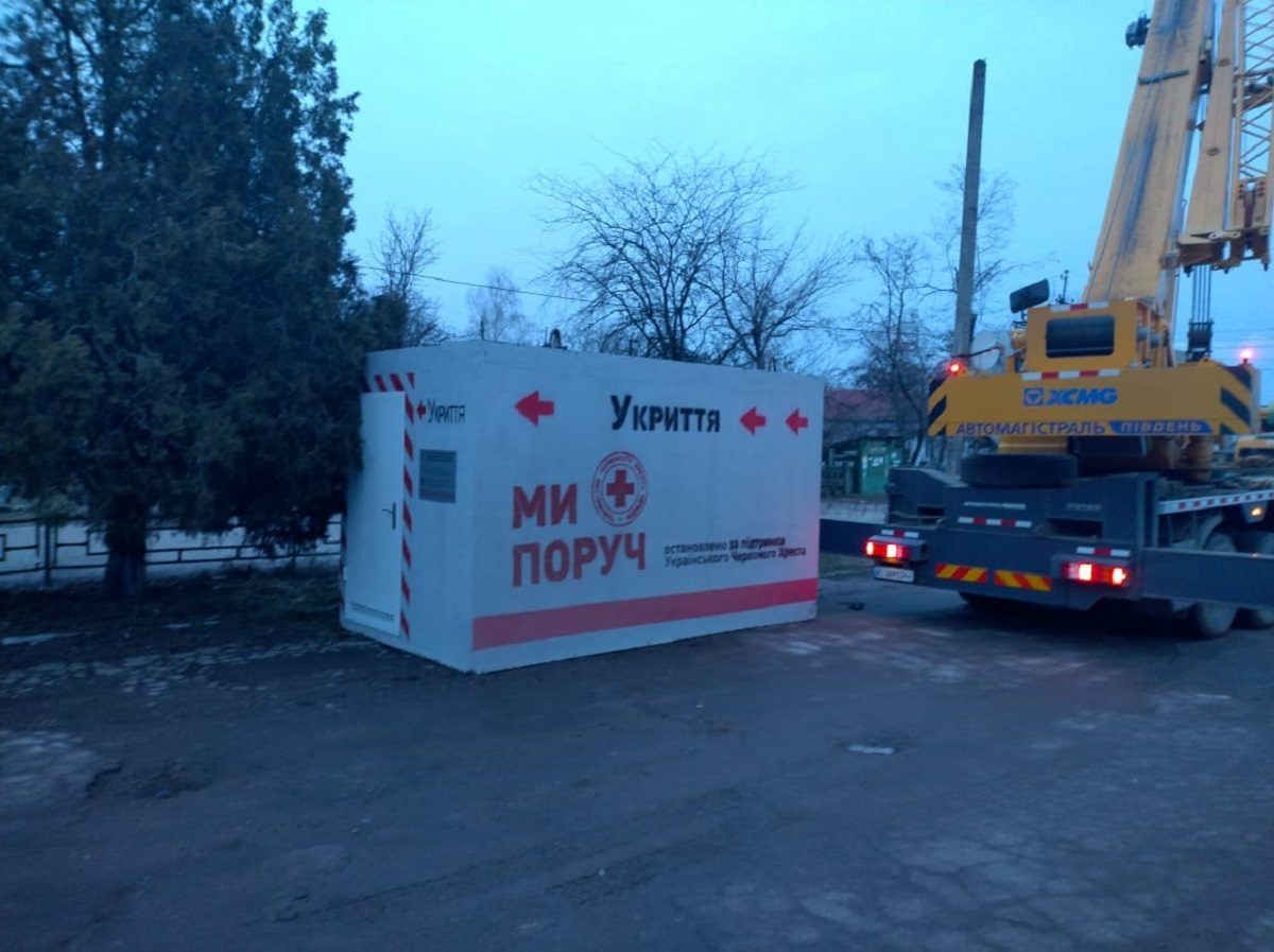 На Херсонщині за сприяння Червоного Хреста встановили 5 мобільних укриттів