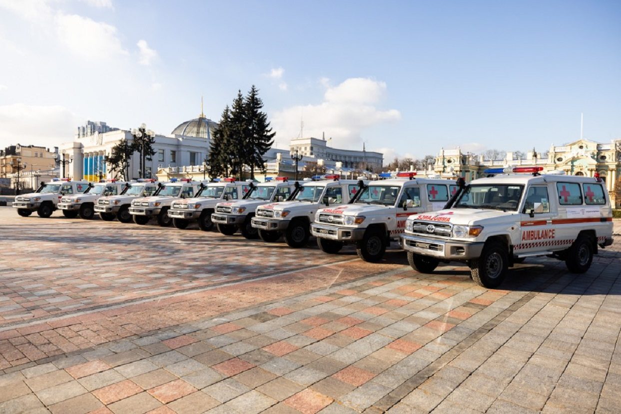 Медикам від уряду ОАЕ передали 50 евакуаційних швидких