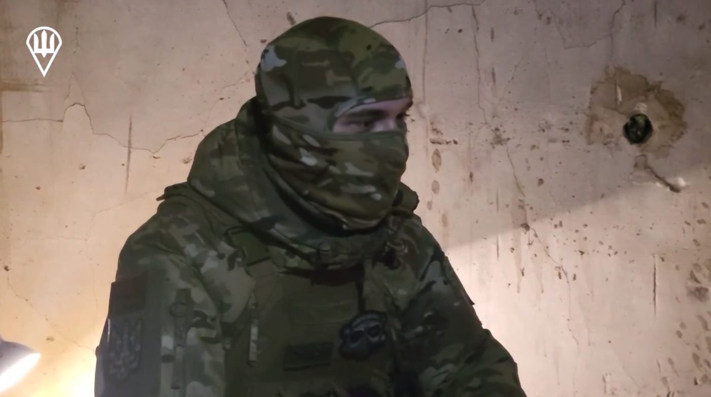 Боєць 71-ї бригади прицільно знищив російський танк Т-72 точним ударом у відкритий люк (ВІДЕО)