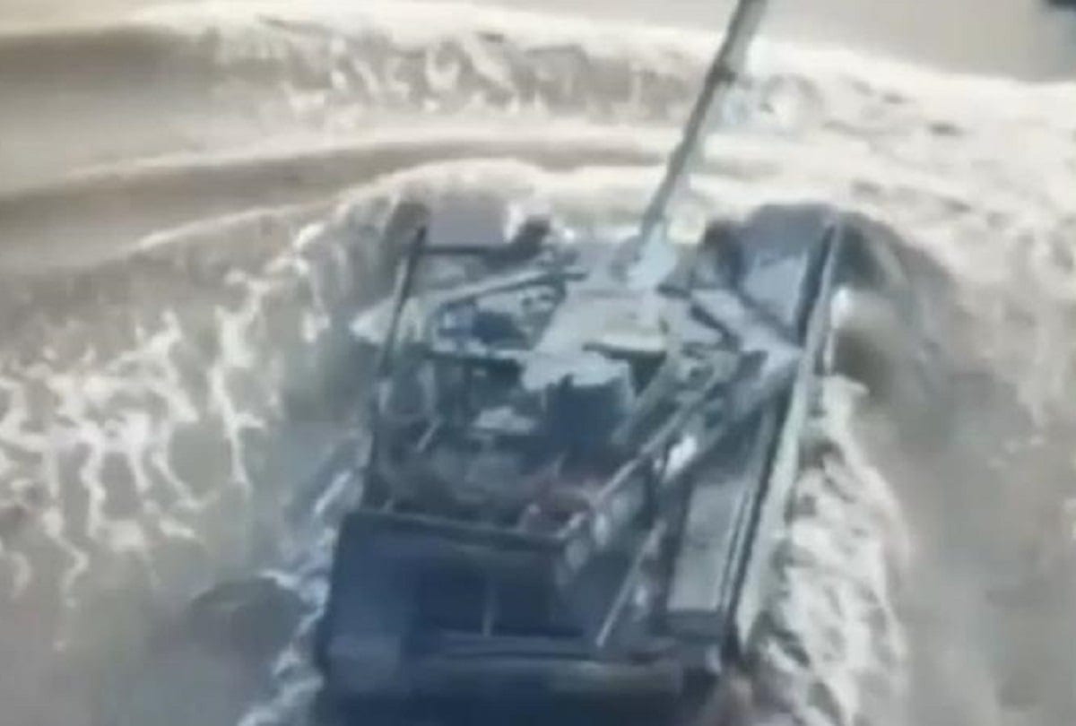 Прикордонники FPV-дронами підбили два російські танки на Херсонщині (ВІДЕО)