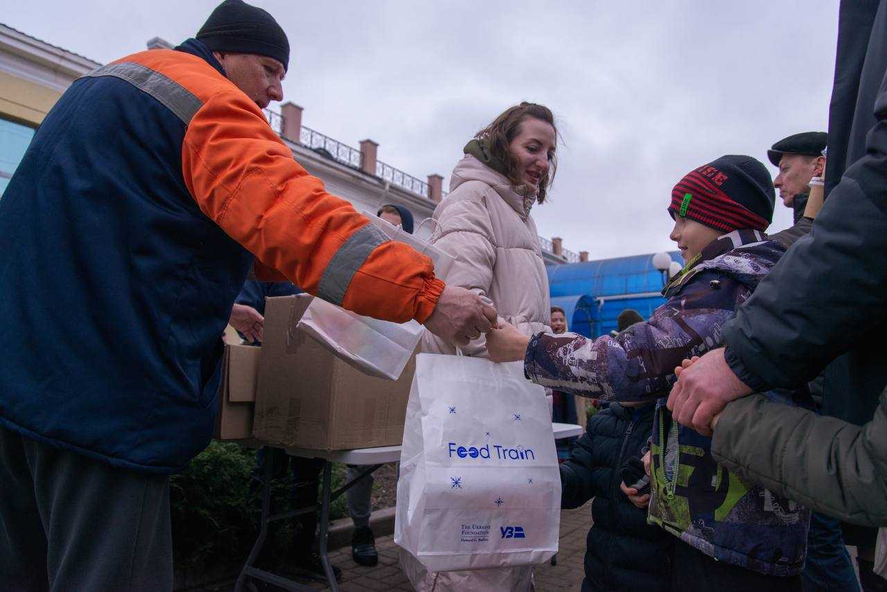 Поїзд-кухня «Укрзалізниці» завершив 3-денну поїздку прифронтовими регіонами