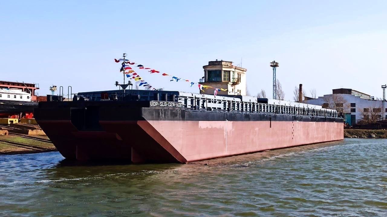 Українське Дунайське пароплавство побудувало SLG–баржу за принципом конструктора