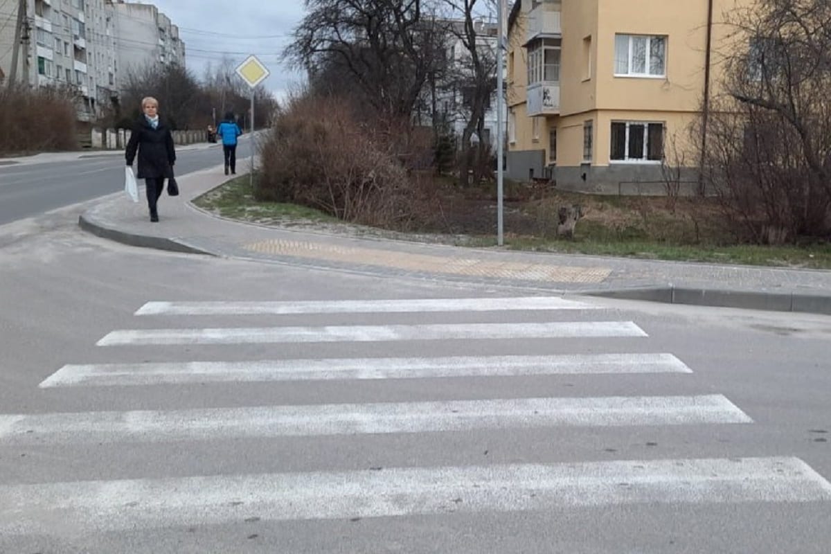 На Львівщині вулицю біля госпіталю зробили безбар’єрною