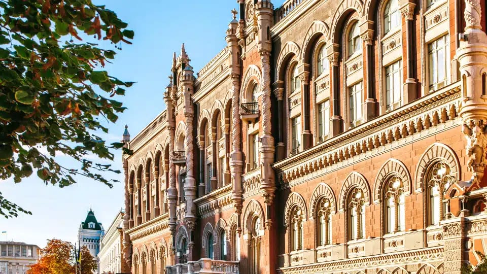 Яким буде графік роботи банків у Великдень та під час травневих свят