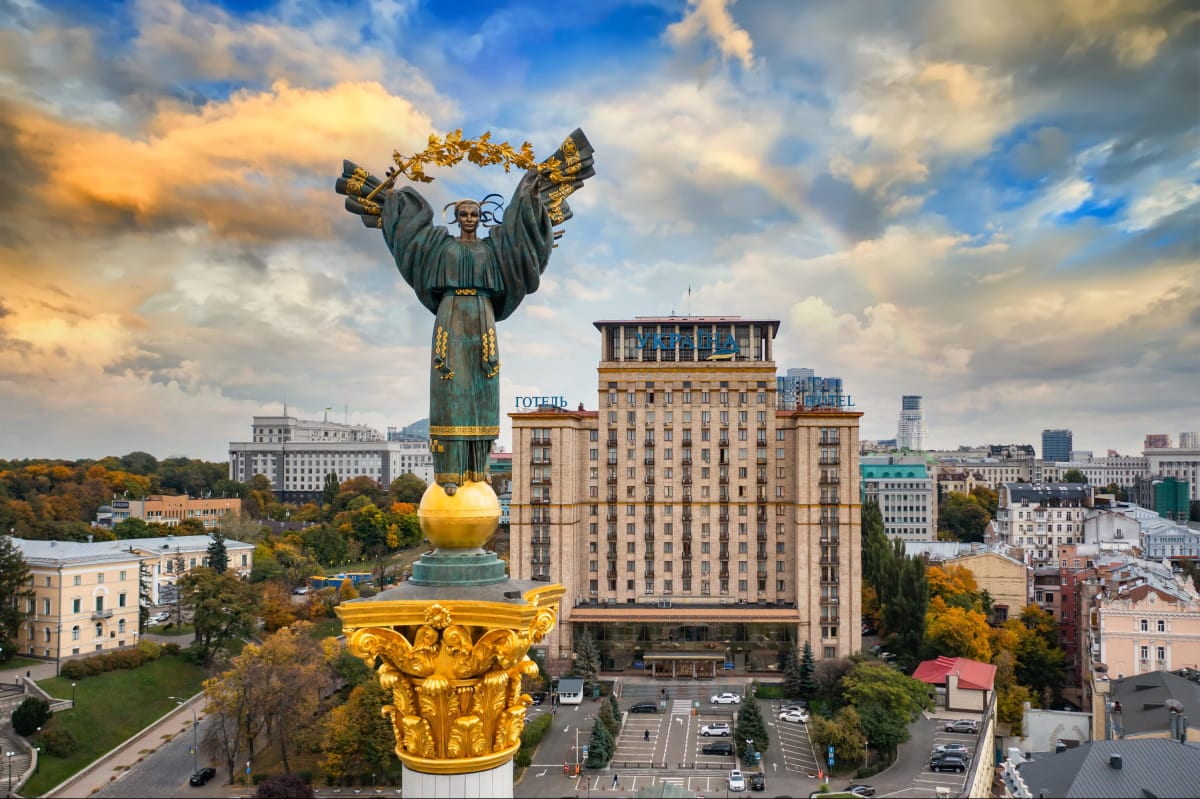 Безкоштовні екскурсії, золоті ворота з Лего та кінофестиваль: куди піти на День Києва 2024