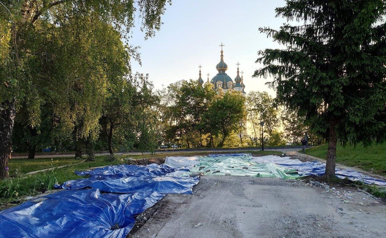На Пейзажній алеї знесли незаконну “церкву-МАФ” УПЦ МП