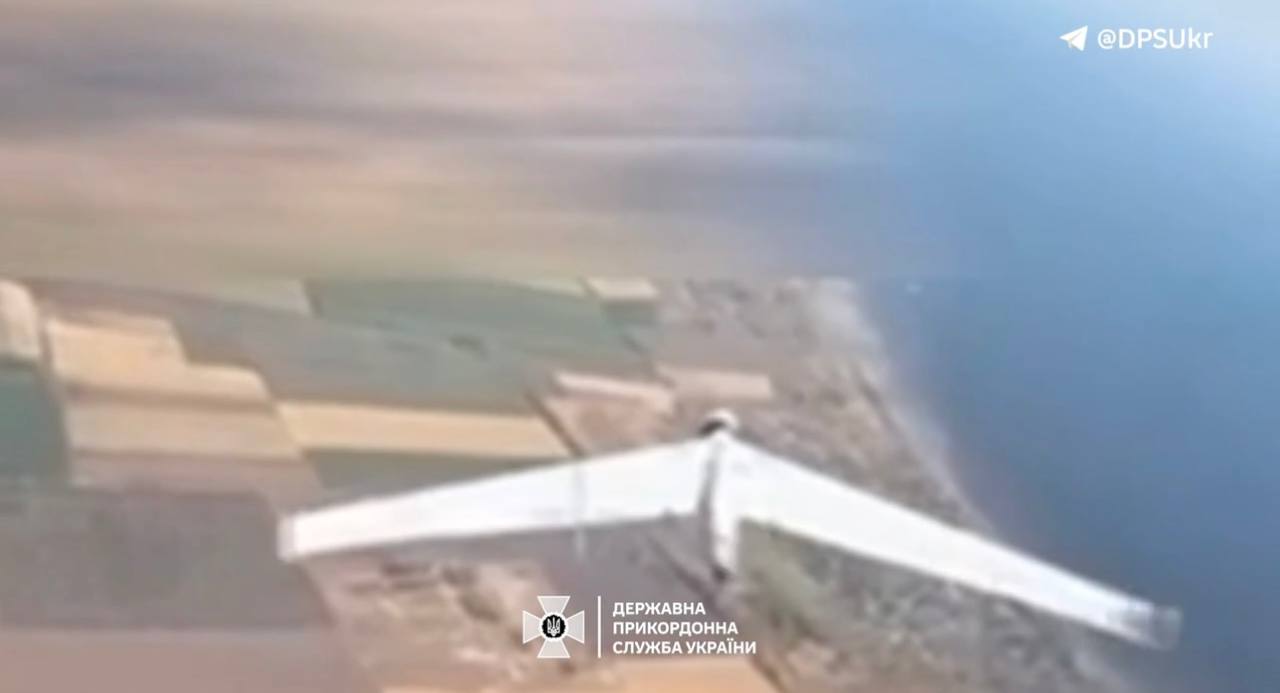 Прикордонники FPV-дроном знищили ворожий розвідувальний безпілотник Zala