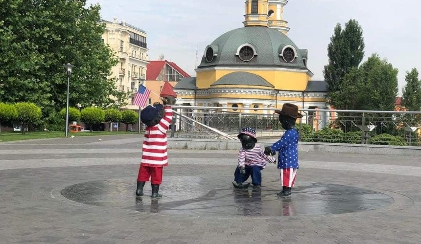 Малюків-засновників Києва переодягли у нове вбрання