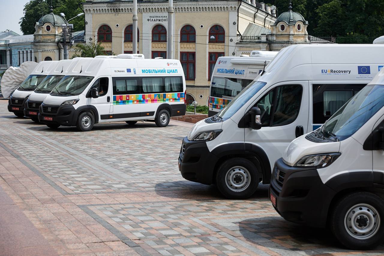 В шістьох громадах України зʼявилися мобільні ЦНАПи