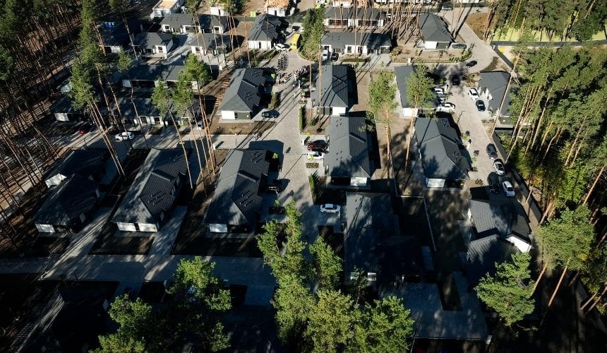 На Київщині побудували перше інклюзивне містечко для ветеранів: як воно виглядає