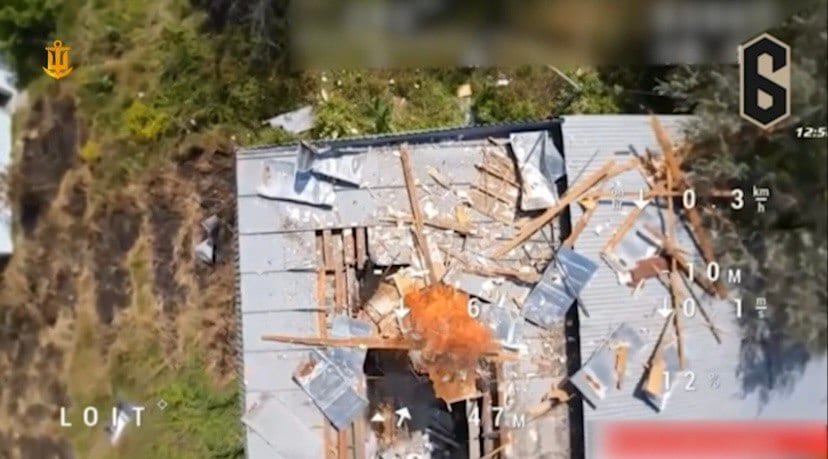 Українські моряки знищили російський склад із боєприпасами на Кінбурнській косі (ВІДЕО)