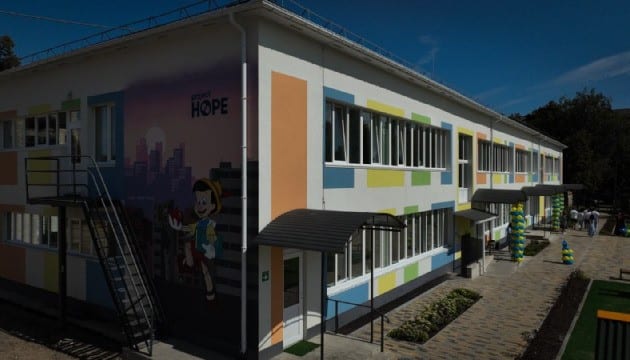 Відбудова України: у Бородянці відкрили відновлений після ударів росіян дитсадок