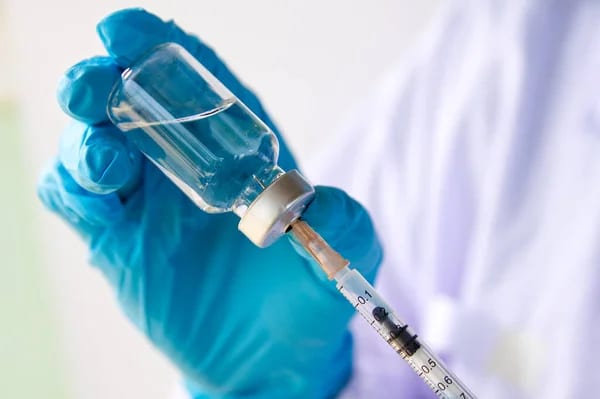 В Україну доставили 60 тисяч доз вакцини, що захищає дітей одразу від п’яти захворювань