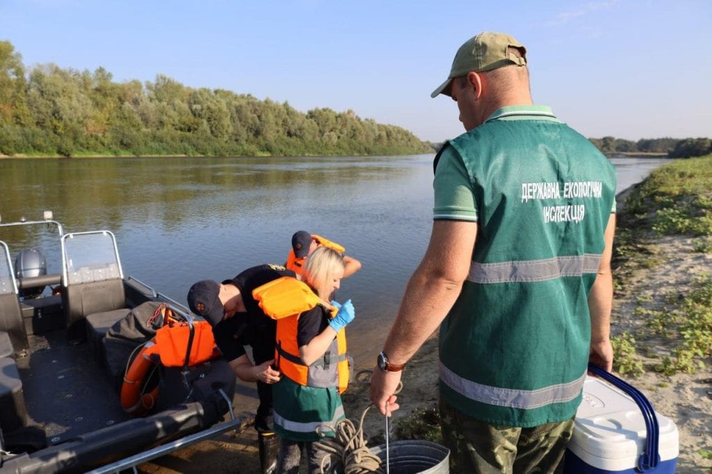 Річку Десна на Чернігівщині почали очищати від забруднення