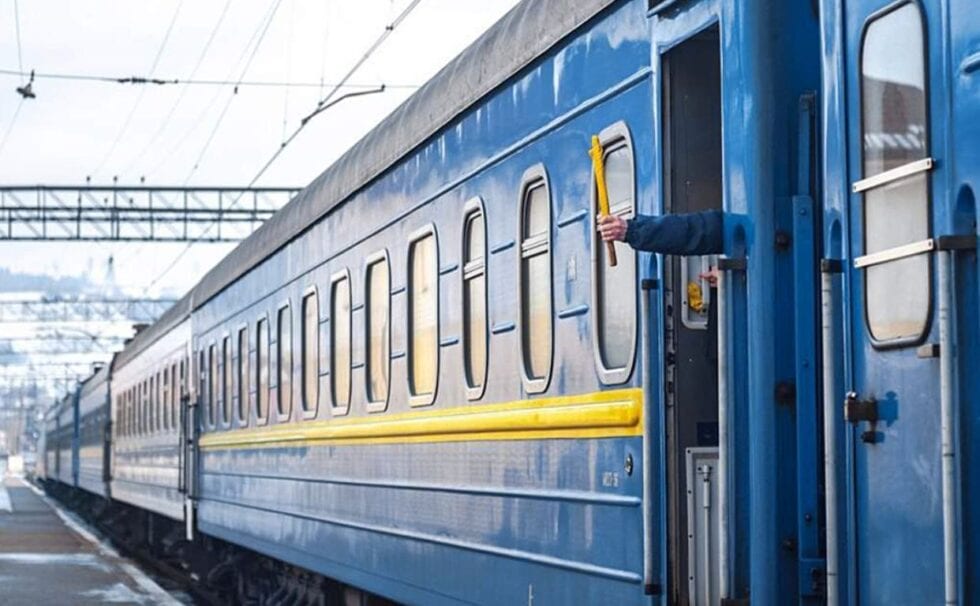 «Укрзалізниця» повідомила про зміну руху деяких поїздів: розклад