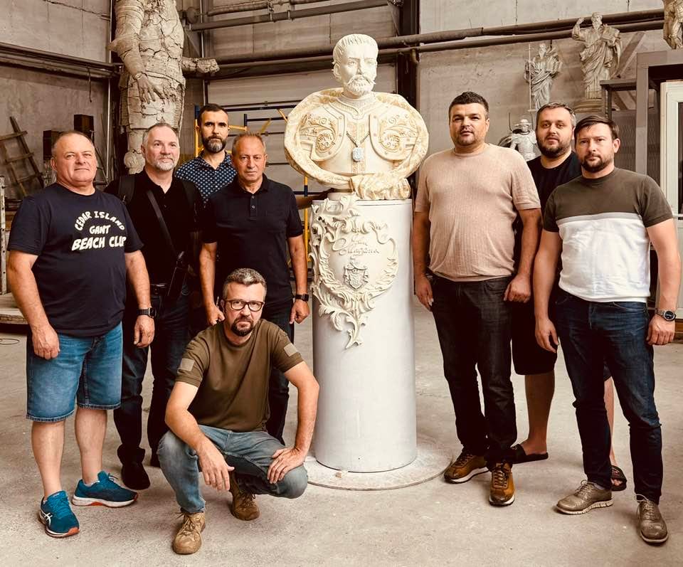 У Києво-Печерській лаврі встановлять пам’ятник Івану Мазепі з «Курчем»: фото