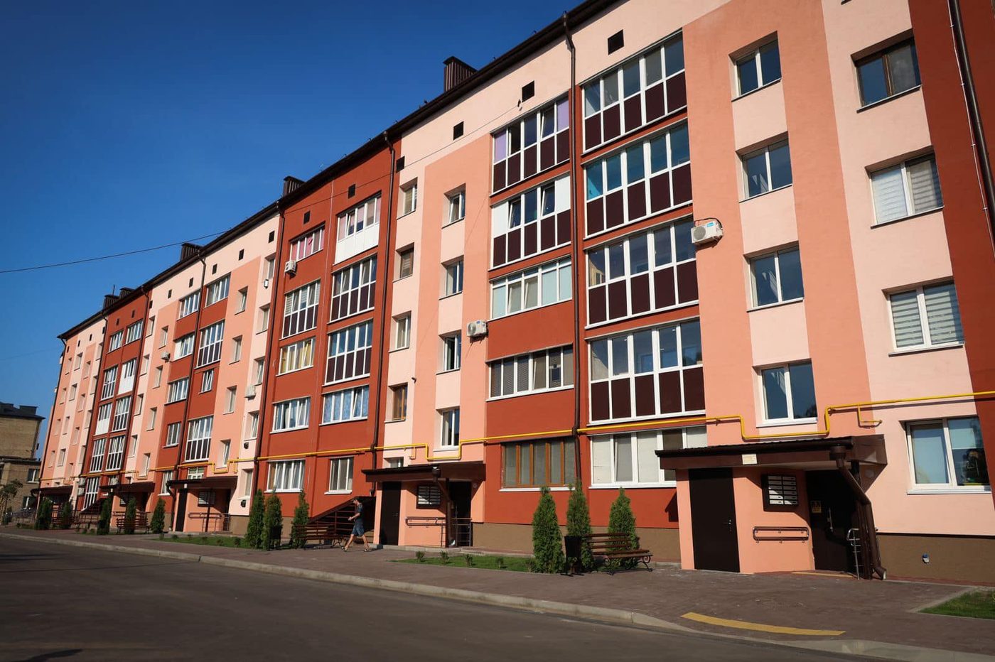 У Гостомелі відбудували багатоповерхівку, зруйновану у 2022 році (ФОТО)