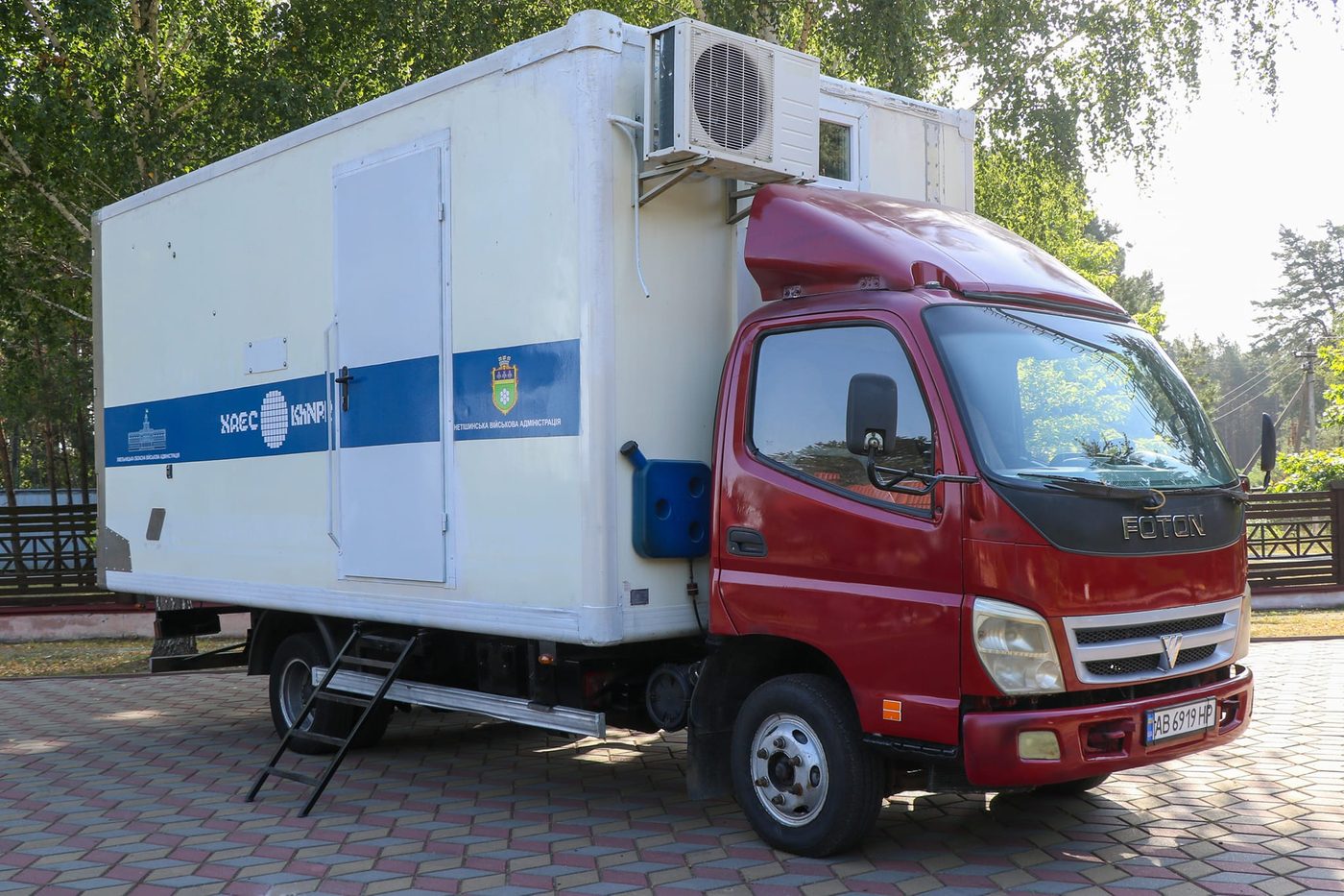 На Хмельниччині для військових, які несуть бойову службу  обладнали мобільний стоматологічний кабінет