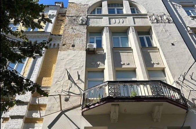 У центрі Києва зупинили руйнування історичної будівлі: фото