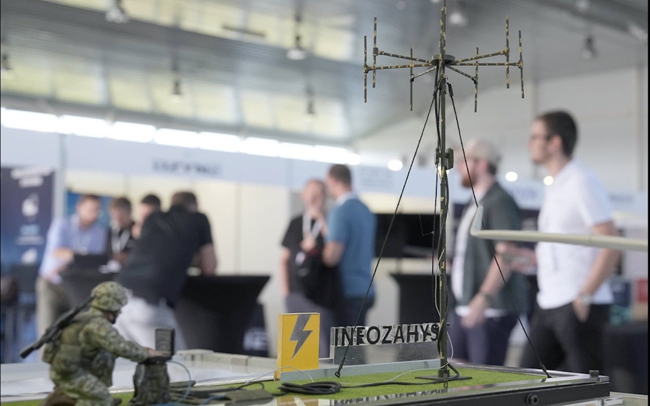 Українські розробники презентували новітній комплекс радіотехнічної розвідки: характеристика