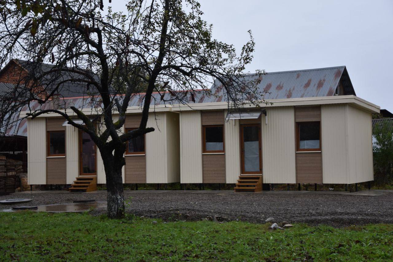 На Закарпатті збудували десять модульних будинків для внутрішньо переміщених осіб